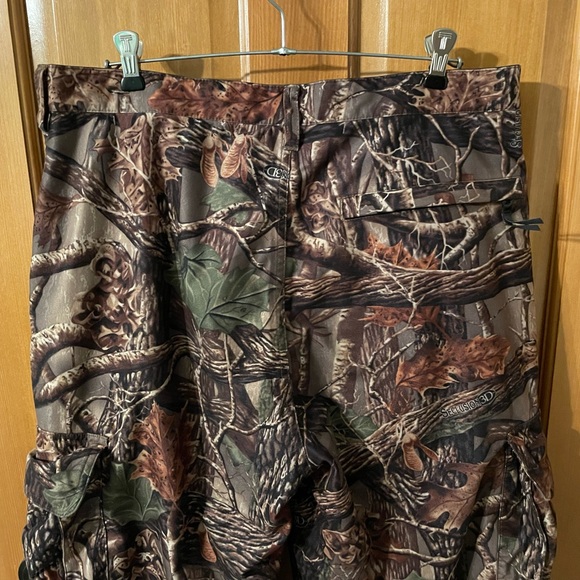 Cabelas Camouflage 5 Pocket Hunting Pants - Picture 4 of 5